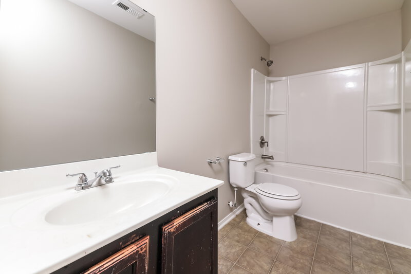 1,710/Mo, 547 Kerriann Lane Clayton, NC 27520 Bathroom View 2