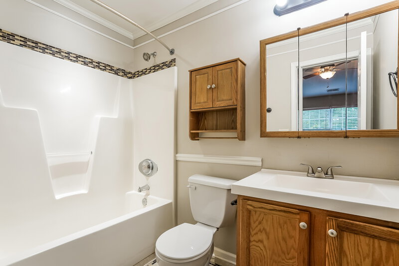 2,970/Mo, 3810 Tyler Bluff Ln Raleigh, NC 27616 Main Bathroom View