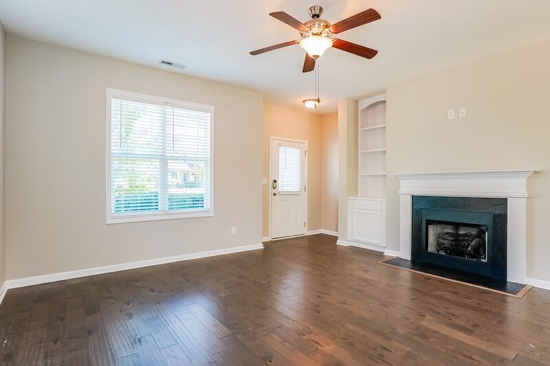 2,115/Mo, 229 Lanier Place Clayton, NC 27527 Living Room View