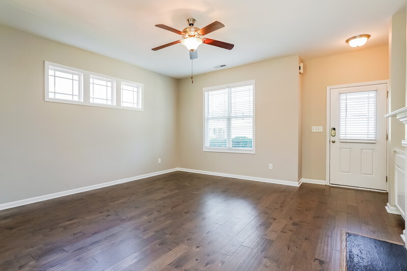 2,115/Mo, 229 Lanier Place Clayton, NC 27527 Living Room View 3