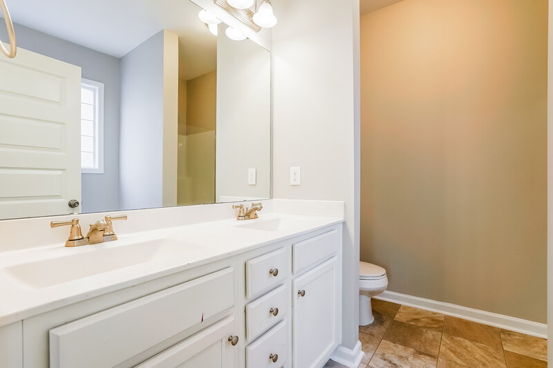 2,115/Mo, 229 Lanier Place Clayton, NC 27527 Bathroom View