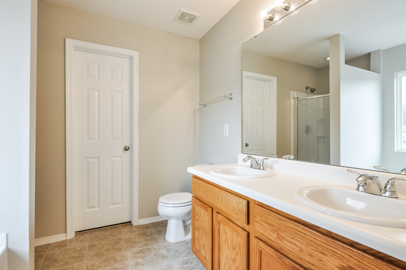 2,940/Mo, 1020 Gelfield Rd Knightdale, NC 27545 Master Bathroomlarge View