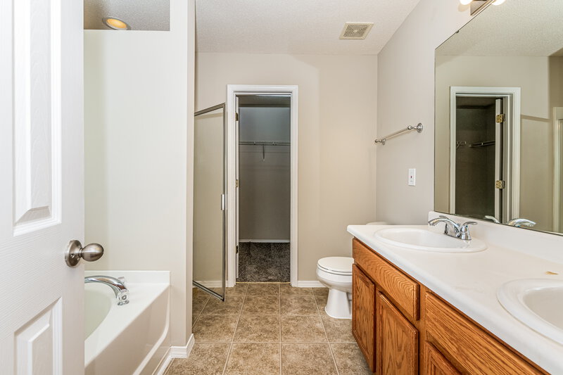 2,115/Mo, 1020 Gelfield Rd Knightdale, NC 27545 Main Bathroom View 2