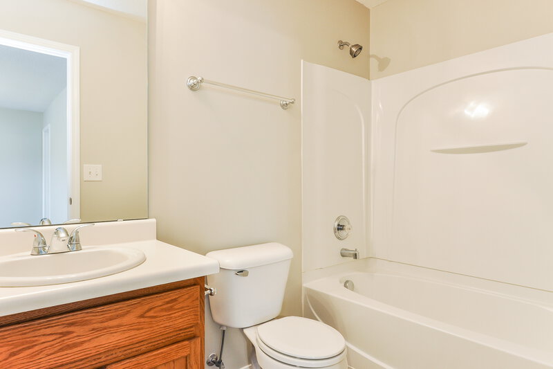 2,940/Mo, 1020 Gelfield Rd Knightdale, NC 27545 Bathroomlarge View