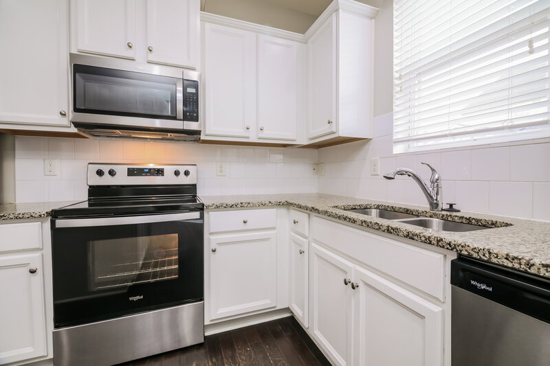 2,040/Mo, 252 Outwater Ridge Drive Garner, NC 27529 Kitchen View 2