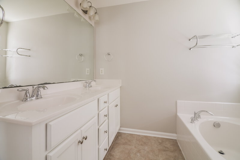 2,040/Mo, 252 Outwater Ridge Drive Garner, NC 27529 Main Bathroom View