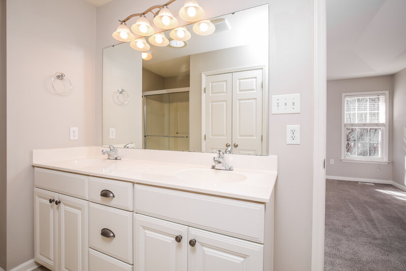 1,815/Mo, 305 Occidental Drive Holly Springs, NC 27540 Main Bathroom View