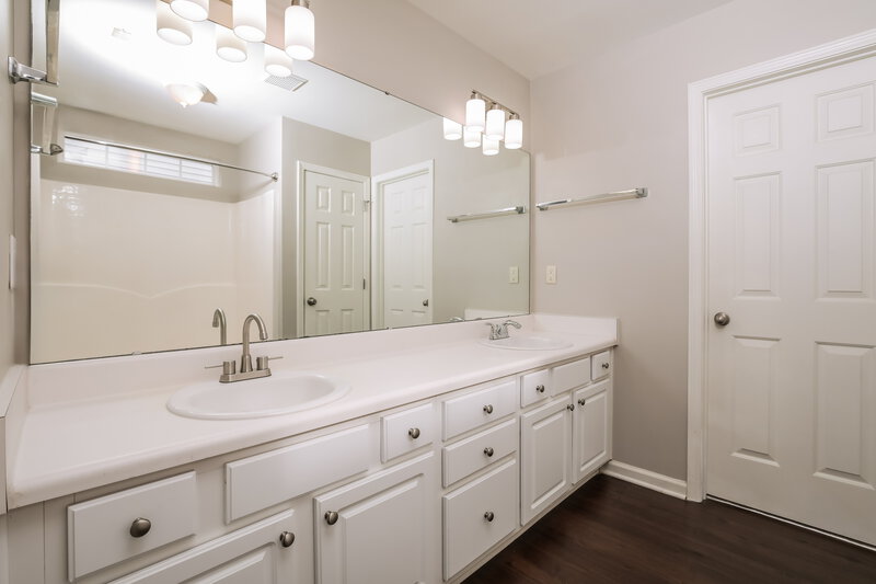 1,855/Mo, 2007 Gushing Dr Raleigh, NC 27610 Main Bathroom View