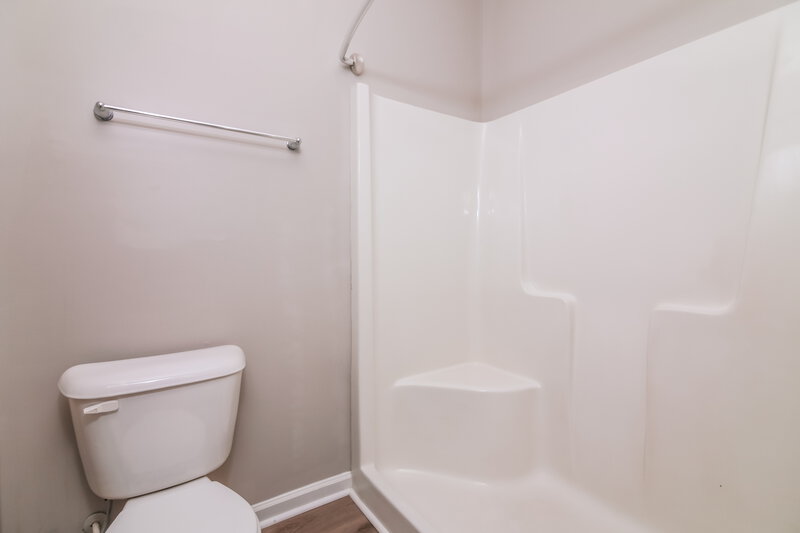 2,420/Mo, 3605 Morman Springs Lane Raleigh, NC 27610 Bathroom View