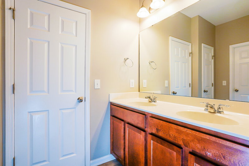 2,150/Mo, 3605 Morman Springs Lane Raleigh, NC 27610 Bathroom View
