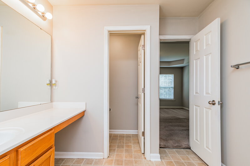 1,835/Mo, 826 Red Oak Tree Drive Fuquay Varina, NC 27526 Main Bathroom View 2
