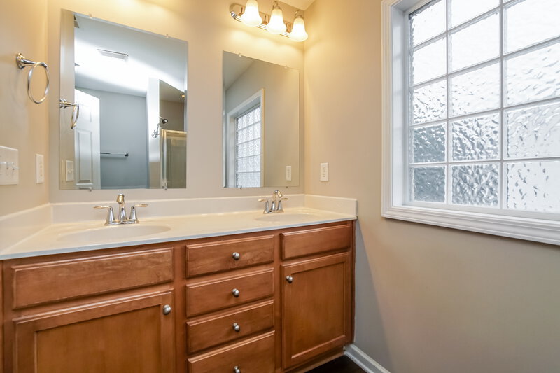 2,010/Mo, 56 Killington Dr Clayton, NC 27520 Main Bathroom View