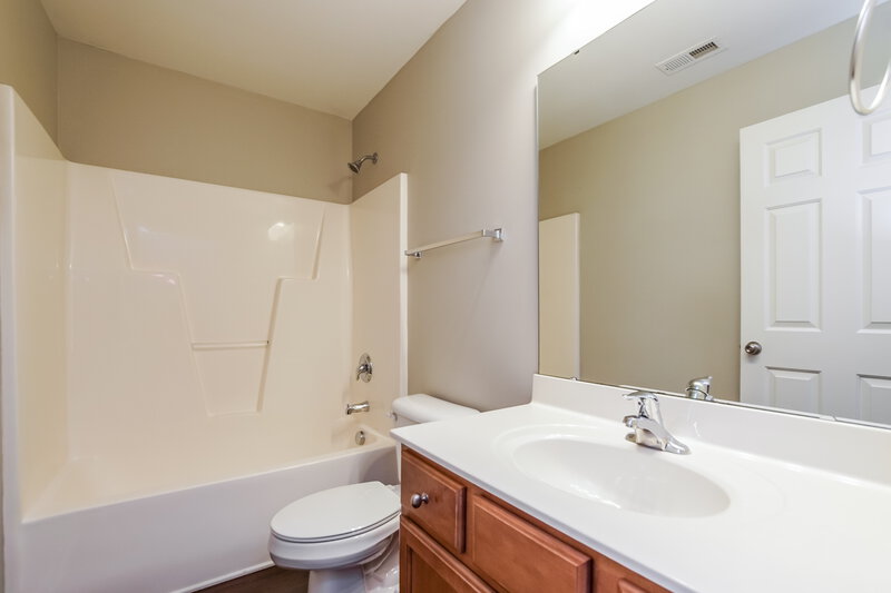 2,010/Mo, 56 Killington Dr Clayton, NC 27520 Bathroom View