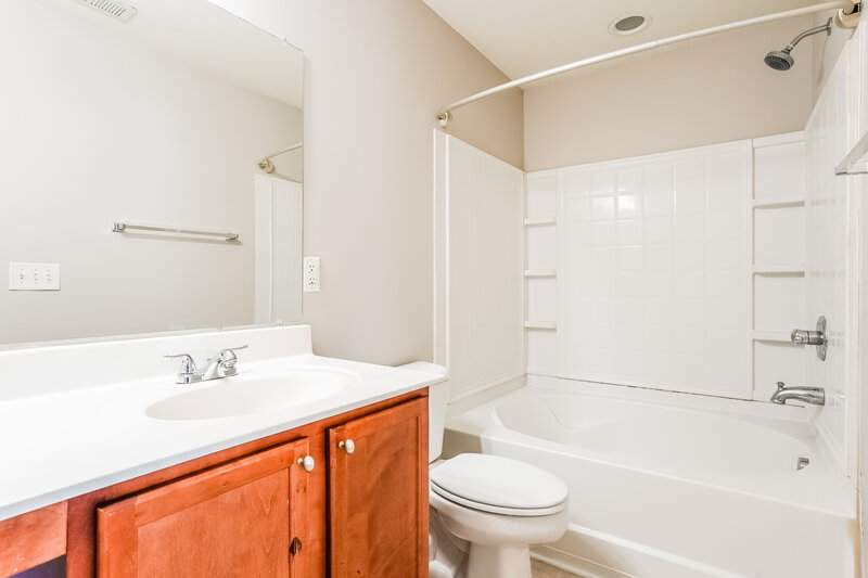 1,715/Mo, 674 Averasboro Drive Clayton, NC 27520 Main Bathroom View