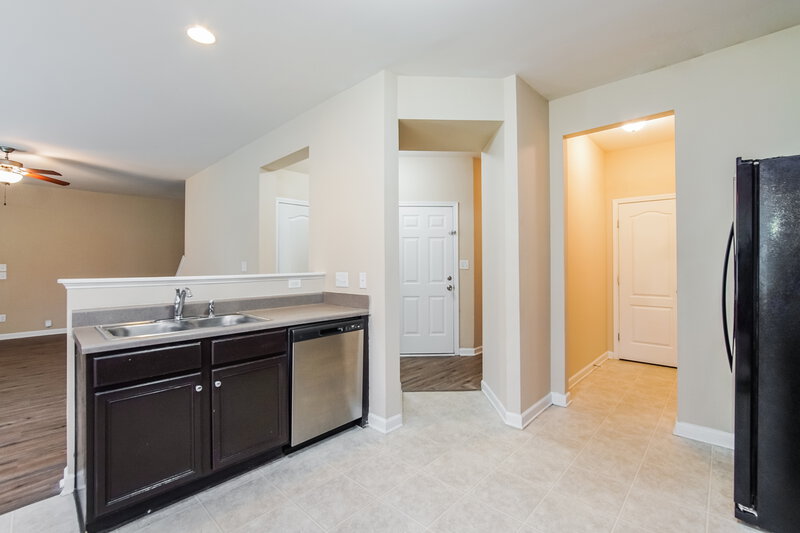 1,840/Mo, 905 Skinner Drive Raleigh, NC 27610 Kitchen View 2