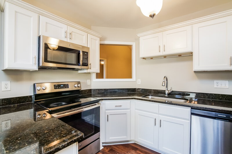 1,765/Mo, 4012 Mindspring Drive Raleigh, NC 27610 Kitchen View 2