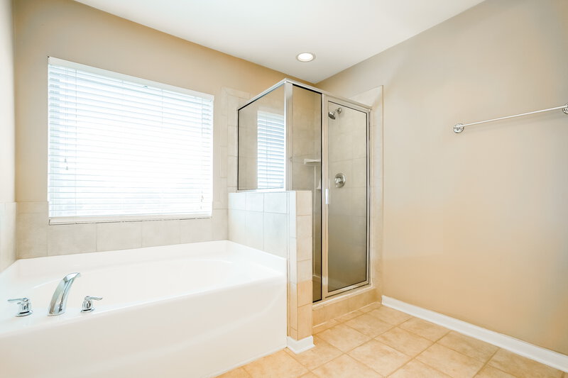 2,360/Mo, 22 Stonemoor Circle Garner, NC 27529 Main Bathroom View
