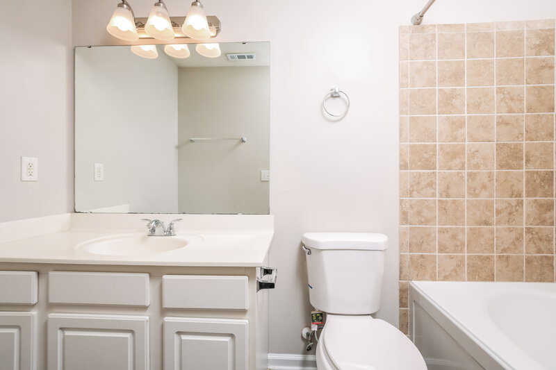 1,700/Mo, 3216 Marcony Way Raleigh, NC 27610 Main Bathroom View
