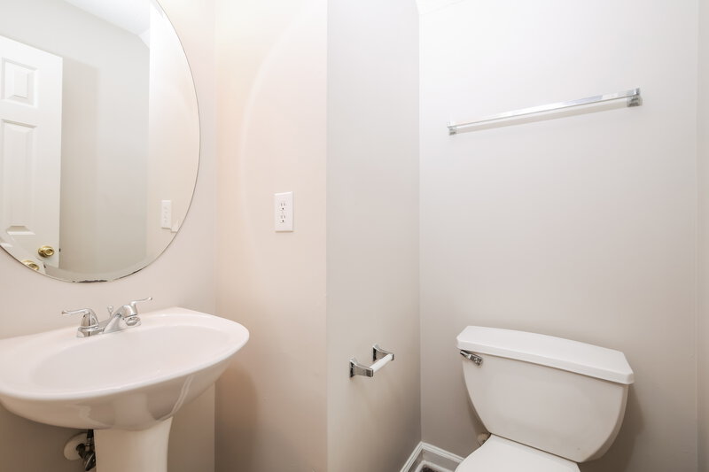 1,700/Mo, 3216 Marcony Way Raleigh, NC 27610 Bathroom View 2