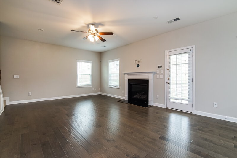 2,095/Mo, 252 Lanier Pl Clayton, NC 27527 Living Room View 2