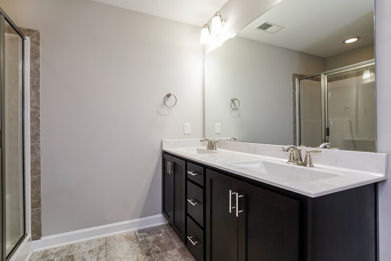2,095/Mo, 252 Lanier Pl Clayton, NC 27527 Main Bathroom View