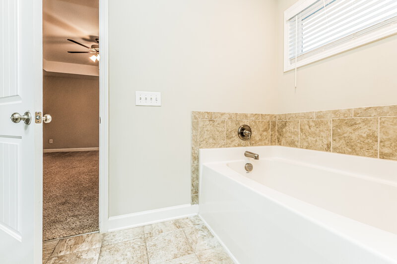 2,085/Mo, 252 Lanier Pl Clayton, NC 27527 Bathroom View
