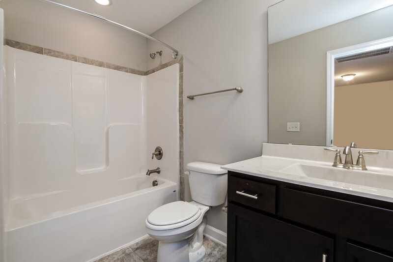 2,095/Mo, 252 Lanier Pl Clayton, NC 27527 Bathroom View