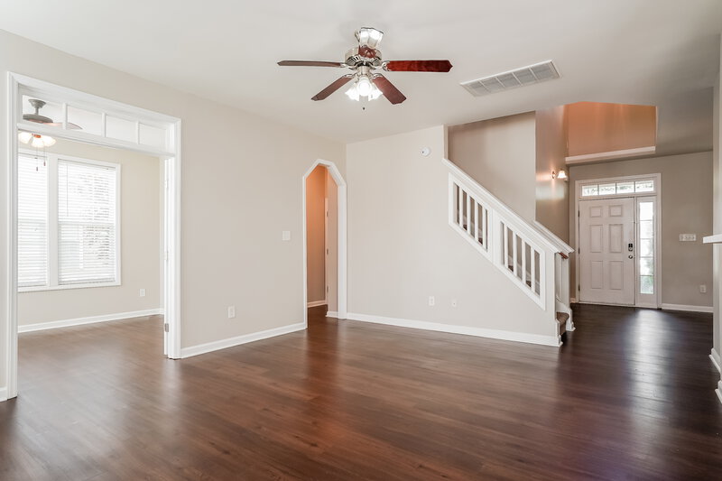 2,255/Mo, 8015 Willowglen Drive Raleigh, NC 27616 Living Room View 2