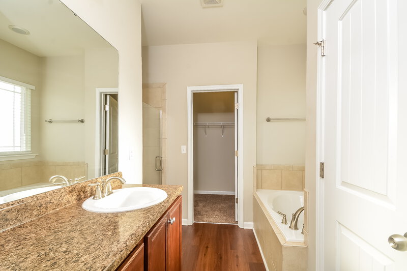 1,970/Mo, 142 Callahan Trail garner, NC 27529 Main Bathroom View