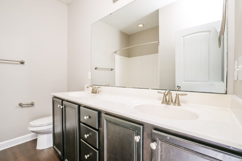 2,045/Mo, 150 Callahan Trail Garner, NC 27529 Bathroom View