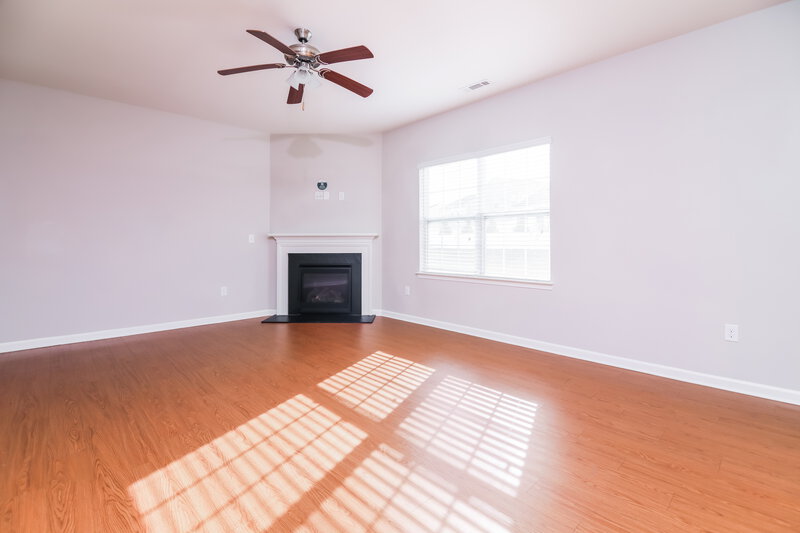 2,590/Mo, 131 Gaillardia Way Clayton, NC 27527 Living Room View