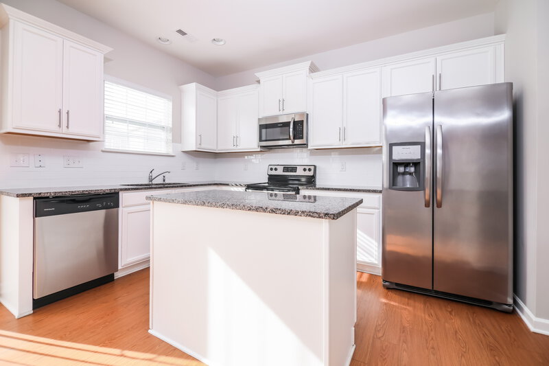 2,590/Mo, 131 Gaillardia Way Clayton, NC 27527 Kitchen View