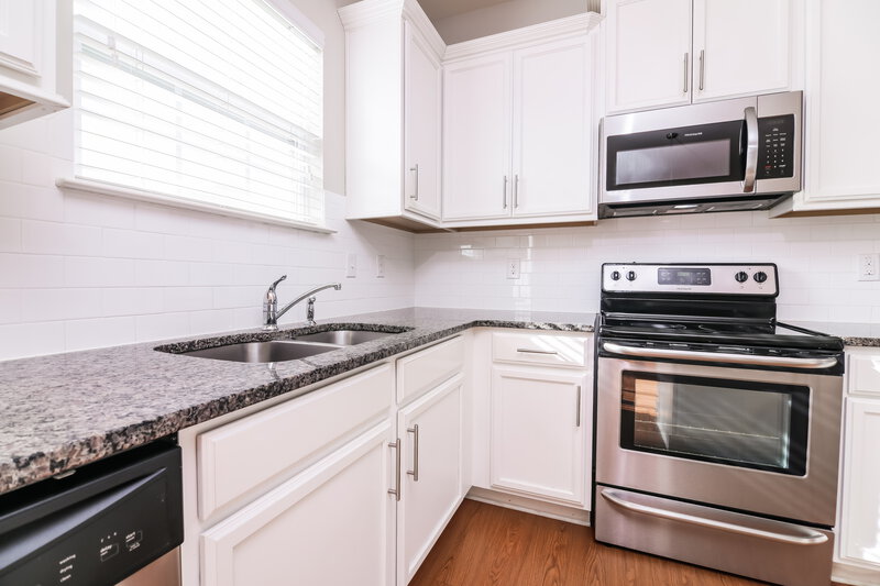 2,590/Mo, 131 Gaillardia Way Clayton, NC 27527 Kitchen View 2
