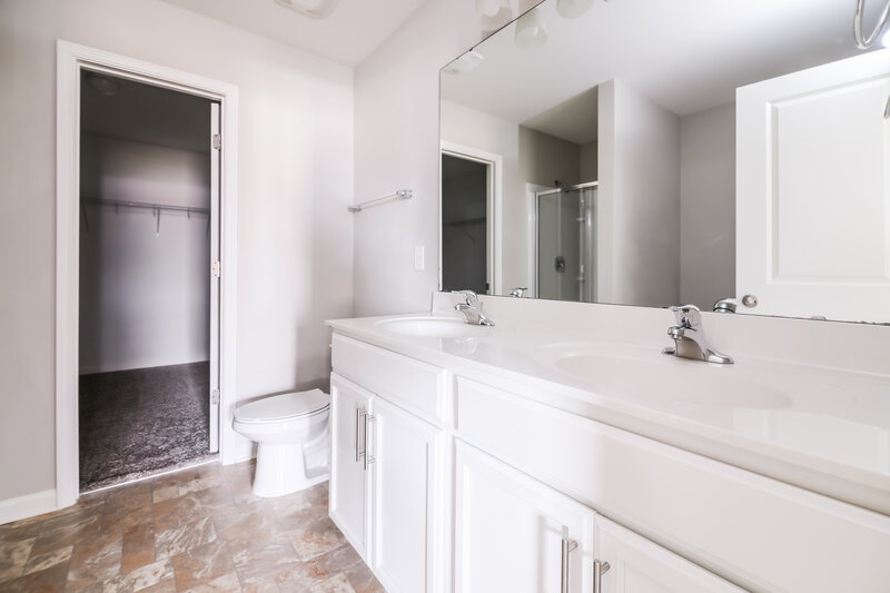 2,590/Mo, 131 Gaillardia Way Clayton, NC 27527 Main Bathroom View