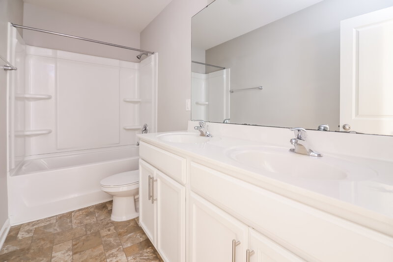 2,590/Mo, 131 Gaillardia Way Clayton, NC 27527 Bathroom View
