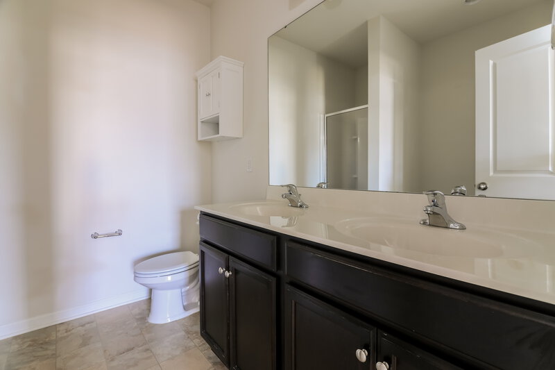 2,040/Mo, 721 Rose Mallow Drive Zebulon, NC 27597 Main Bathroom View