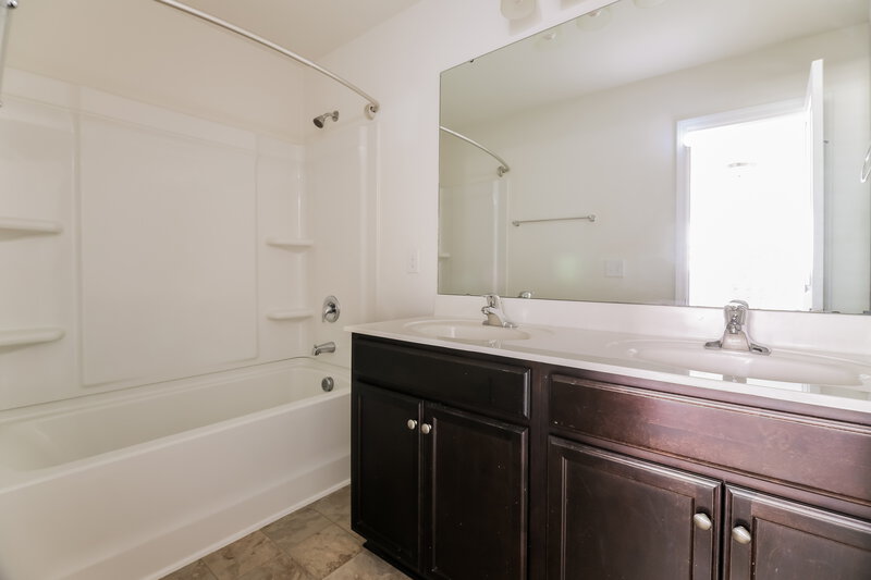2,040/Mo, 721 Rose Mallow Drive Zebulon, NC 27597 Bathroom View