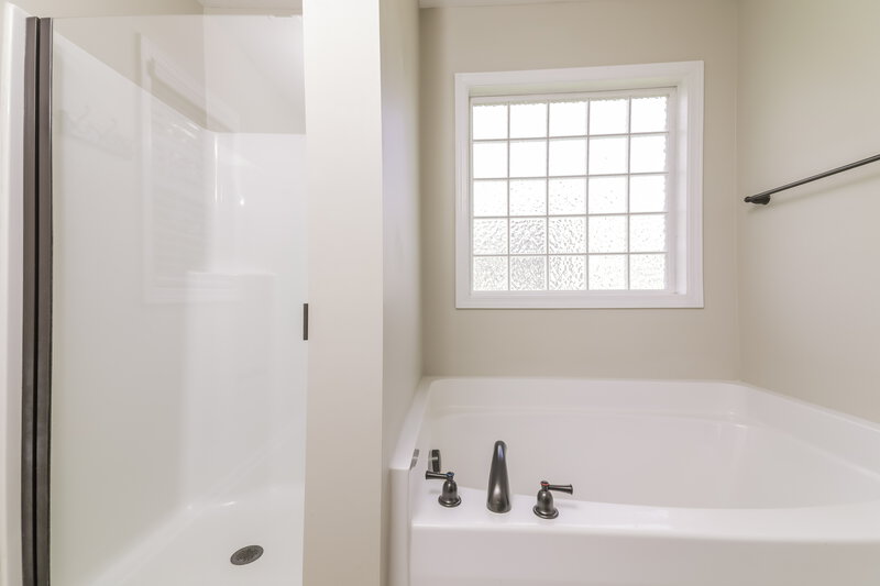 2,115/Mo, 109 W Webber Lane Clayton, NC 27527 Main Bathroom View
