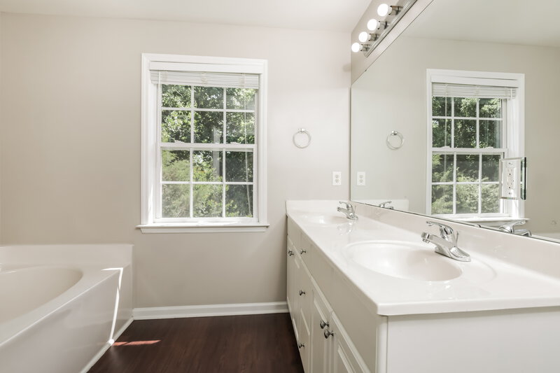 2,370/Mo, 318 Jewel Haven Way Knightdale, NC 27545 Main Bathroom View
