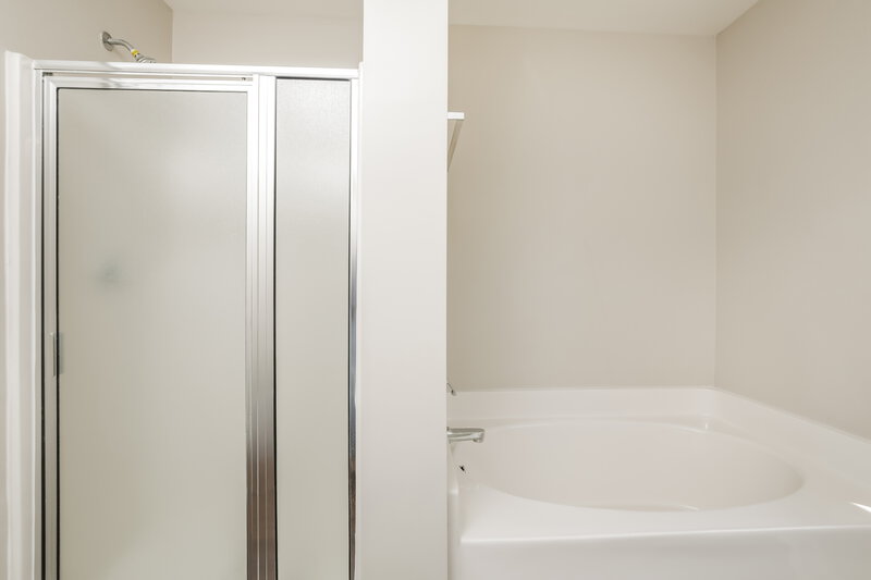 2,370/Mo, 318 Jewel Haven Way Knightdale, NC 27545 Main Bathroom View 2
