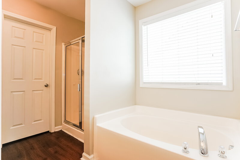 1,945/Mo, 610 Crosstie Street Knightdale, NC 27545 Main Bathroom View 2