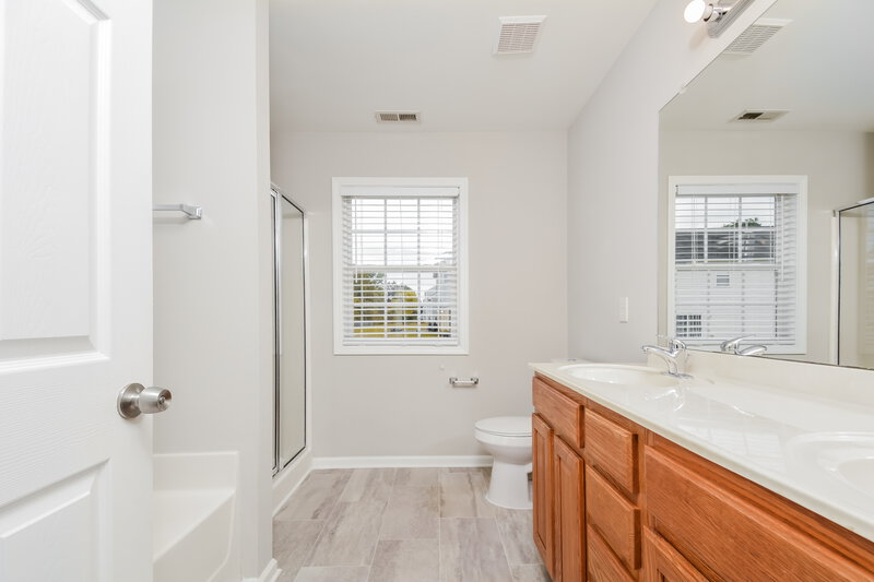2,200/Mo, 3729 Chancellorsville Court Raleigh, NC 27610 Main Bathroom View