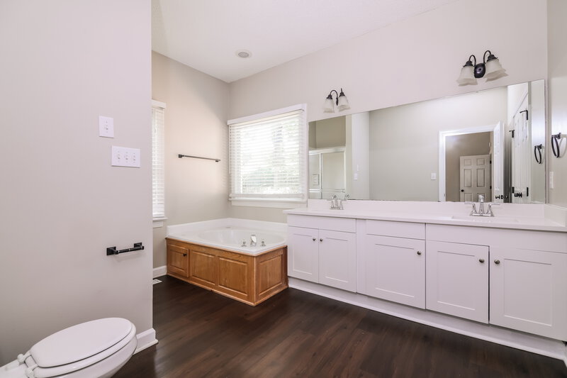 1,830/Mo, 407 Westminster Drive Clayton, NC 27520 Main Bathroom View