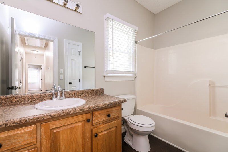 1,830/Mo, 407 Westminster Drive Clayton, NC 27520 Bathroom View