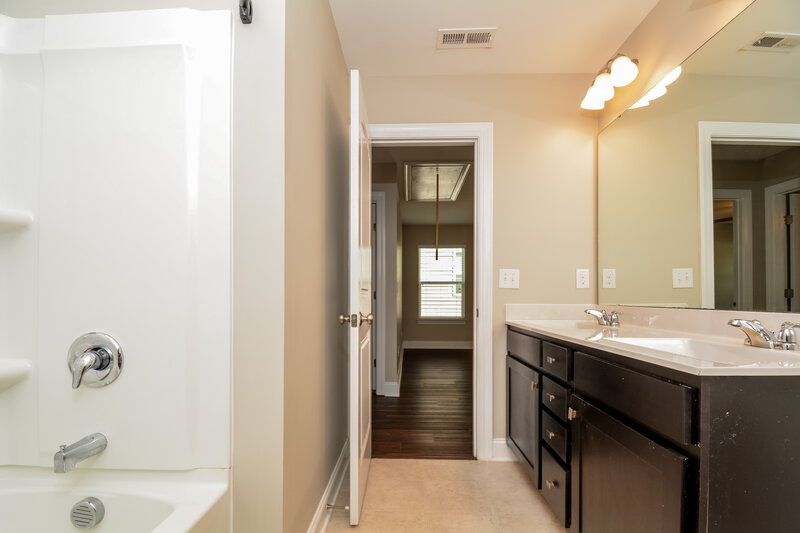 1,990/Mo, 69 Roterham Drive Clayton, NC 27527 Main Bathroom View