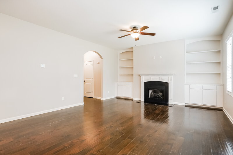 2,450/Mo, 244 E Webber Lane Clayton, NC 27527 Living Room View 2
