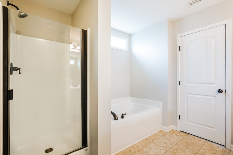 2,450/Mo, 244 E Webber Lane Clayton, NC 27527 Main Bathroom View