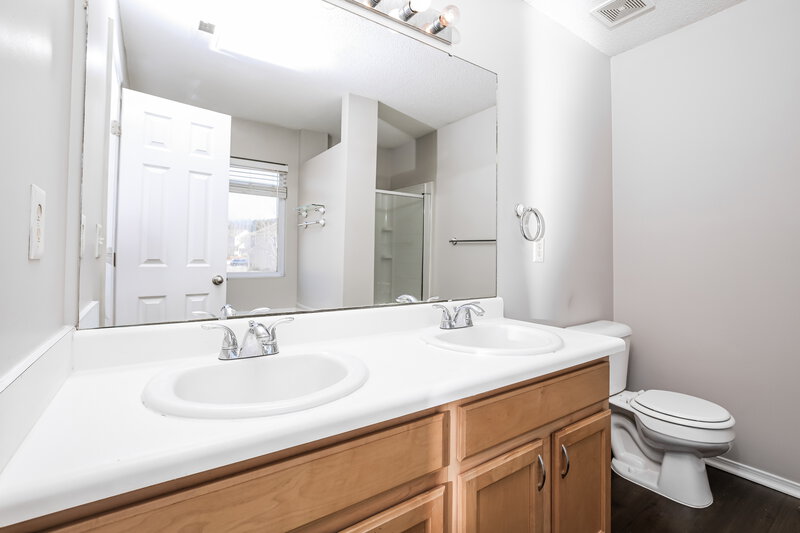 2,095/Mo, 953 Mailwood Drive Knightdale, NC 27545 Main Bathroom View