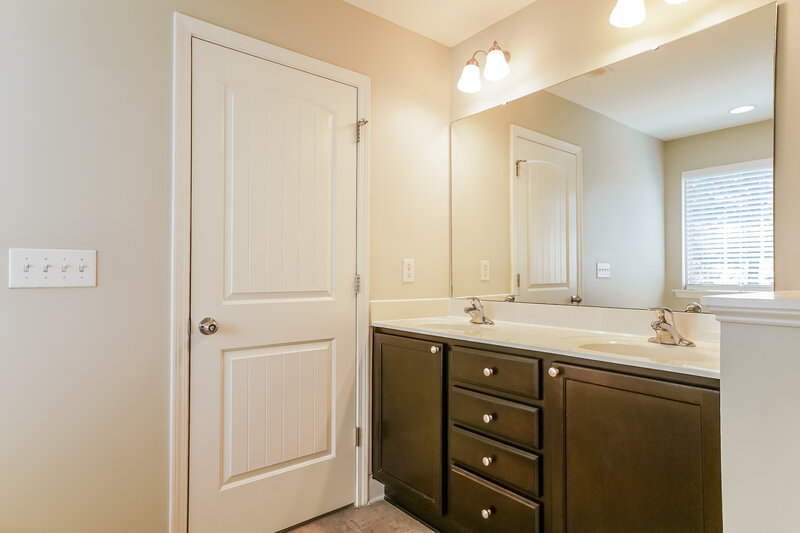 2,100/Mo, 158 Outwater Ridge Drive Garner, NC 27529 Main Bathroom View