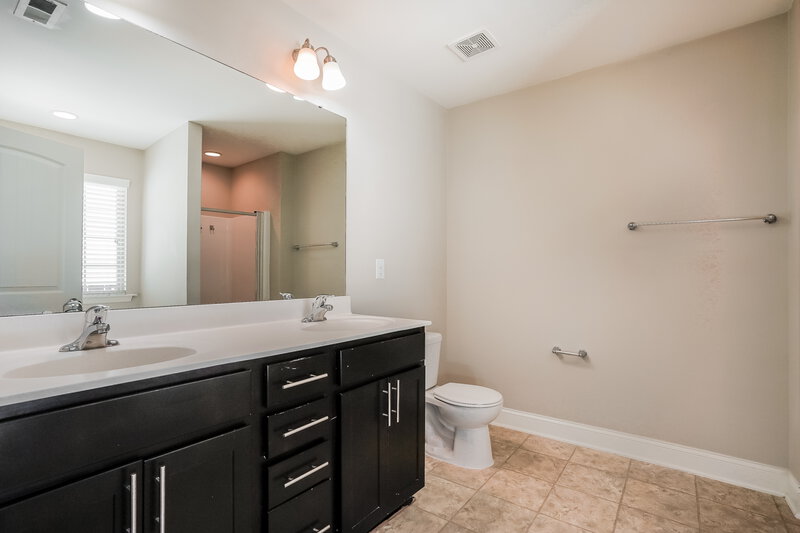 1,895/Mo, 170 Davelyn Court Garner, NC 27529 Main Bathroom View